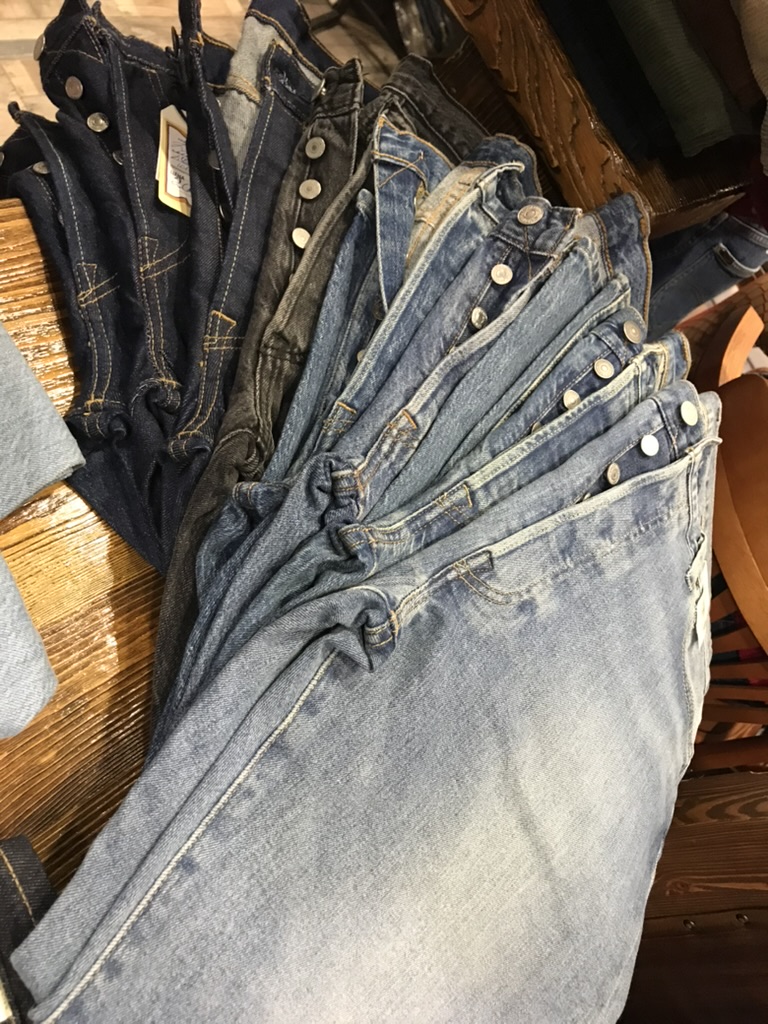 Детали джинсов Wrangler